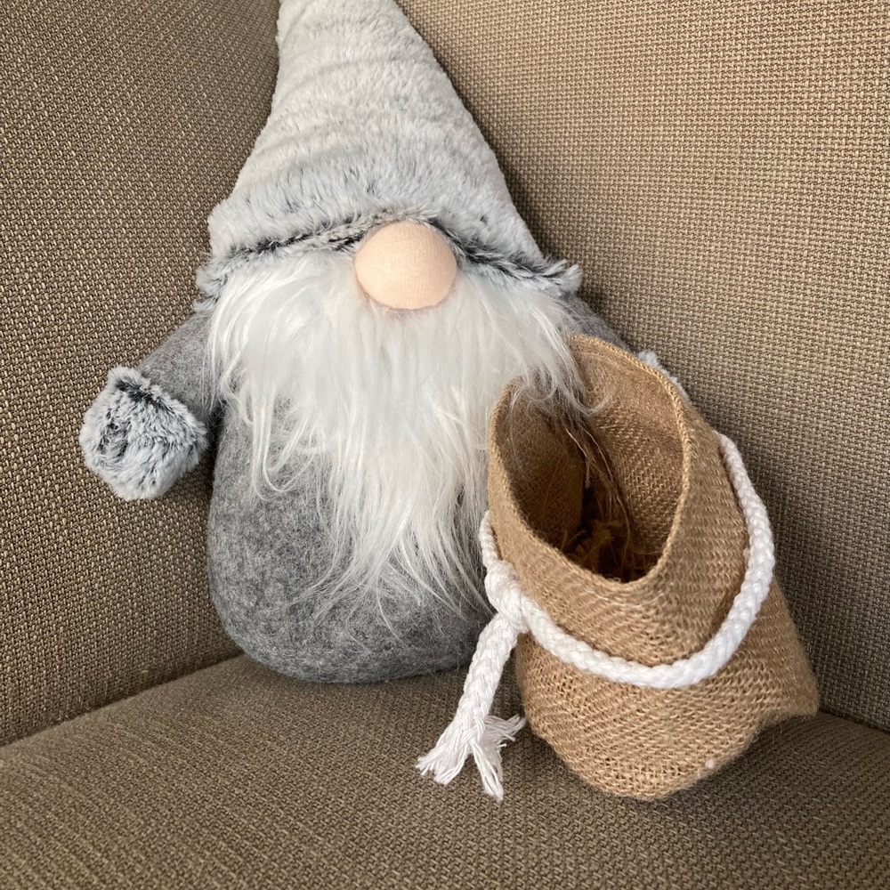 Gray gnome‎ weighted bottom